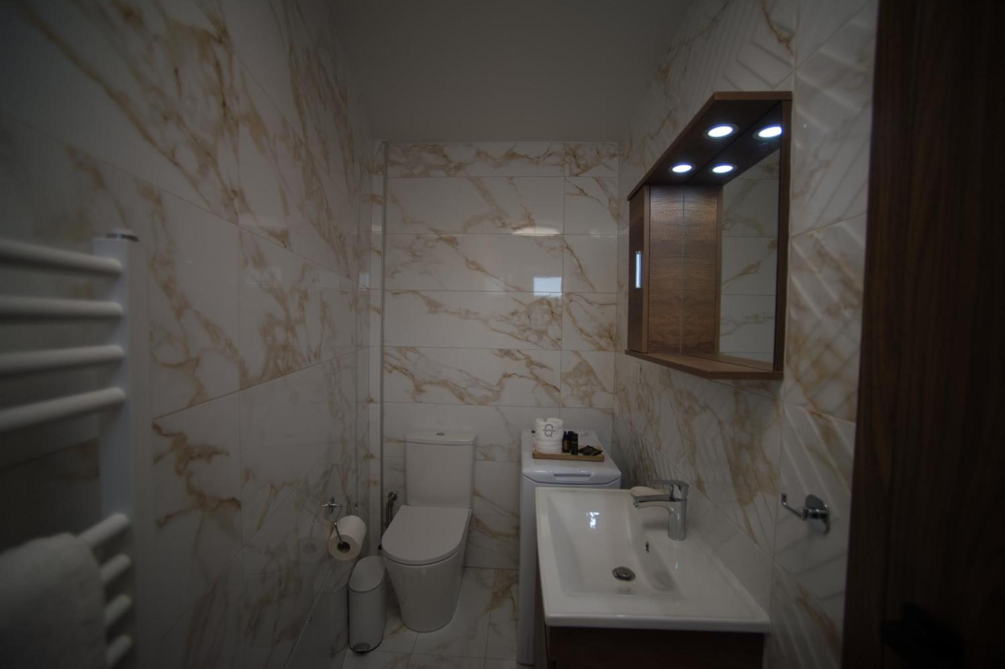 Q Private Parking Apartment Volos